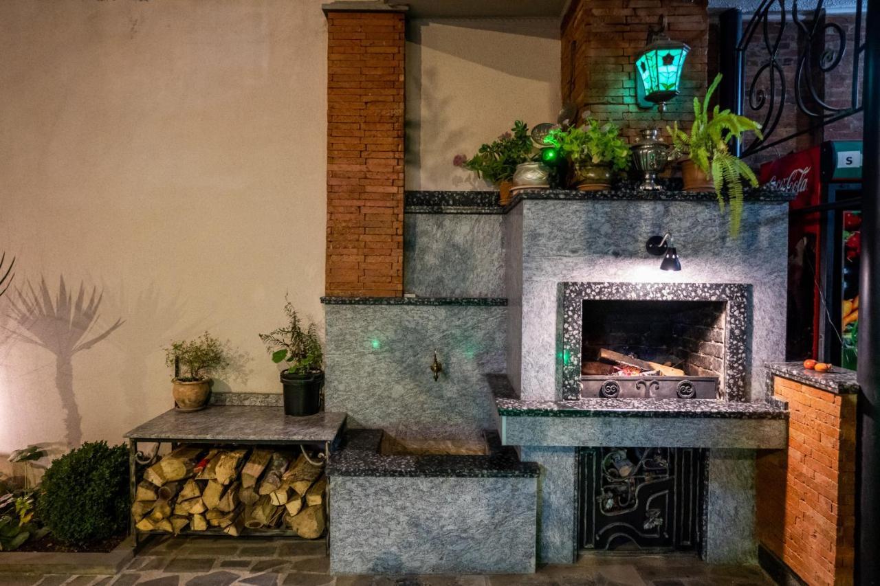 Siberia Hotel Tbilisi Exterior foto A typical Argentinean parilla