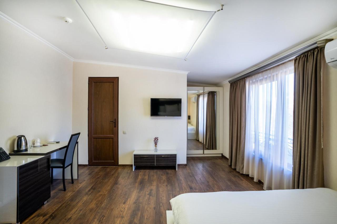 Siberia Hotel Tbilisi Exterior foto A typical studio apartment