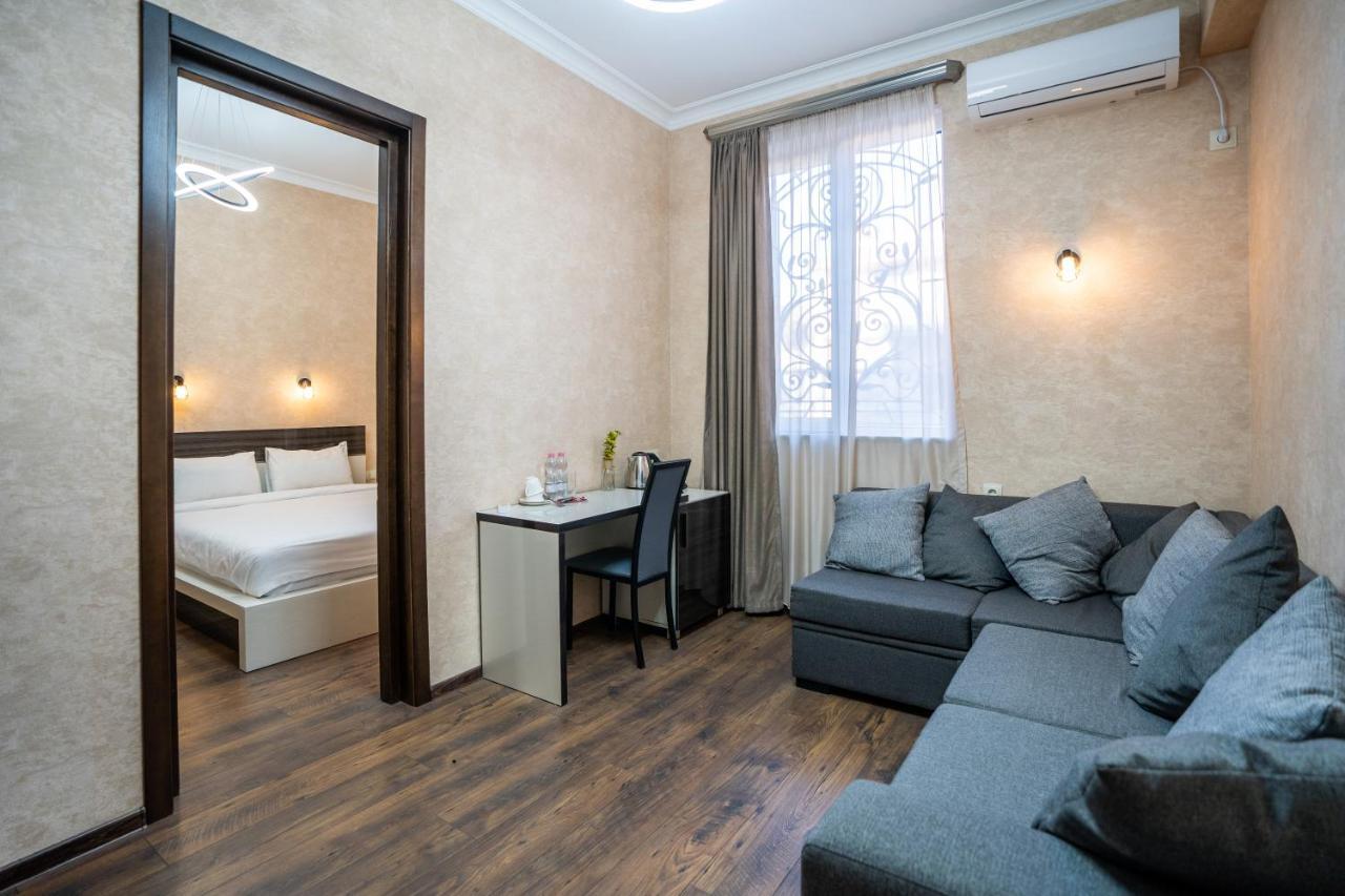 Siberia Hotel Tbilisi Exterior foto Suite
