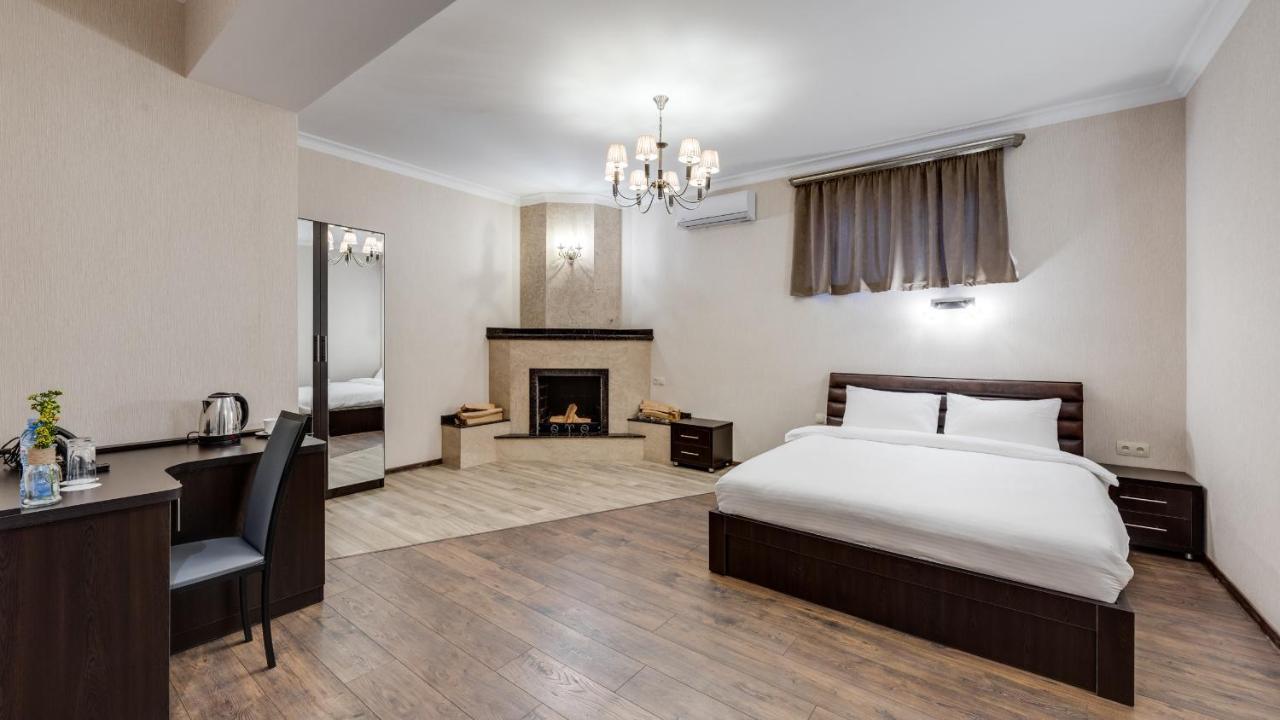Siberia Hotel Tbilisi Exterior foto